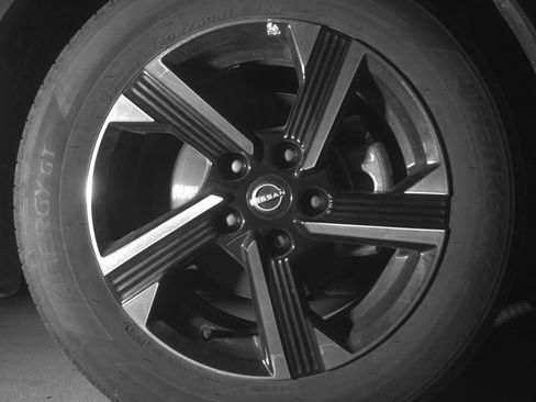 Used 2025 Nissan Altima 2.5 SV image 13