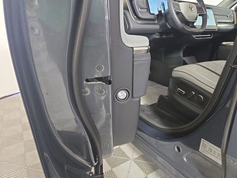 Used 2023 Rivian R1S Adventure AWD/4WD image 32