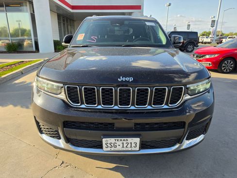 Used 2023 Jeep Grand Cherokee L Laredo AWD/4WD image 2