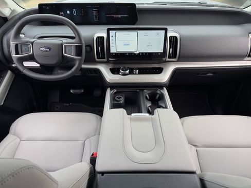 New 2026 Ford Expedition Active image 40