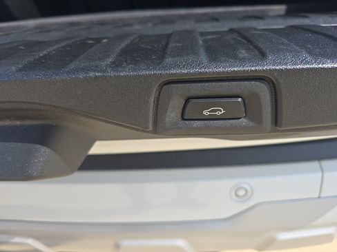 Used 2022 BMW X5 xDrive40i w/ Premium Package image 12