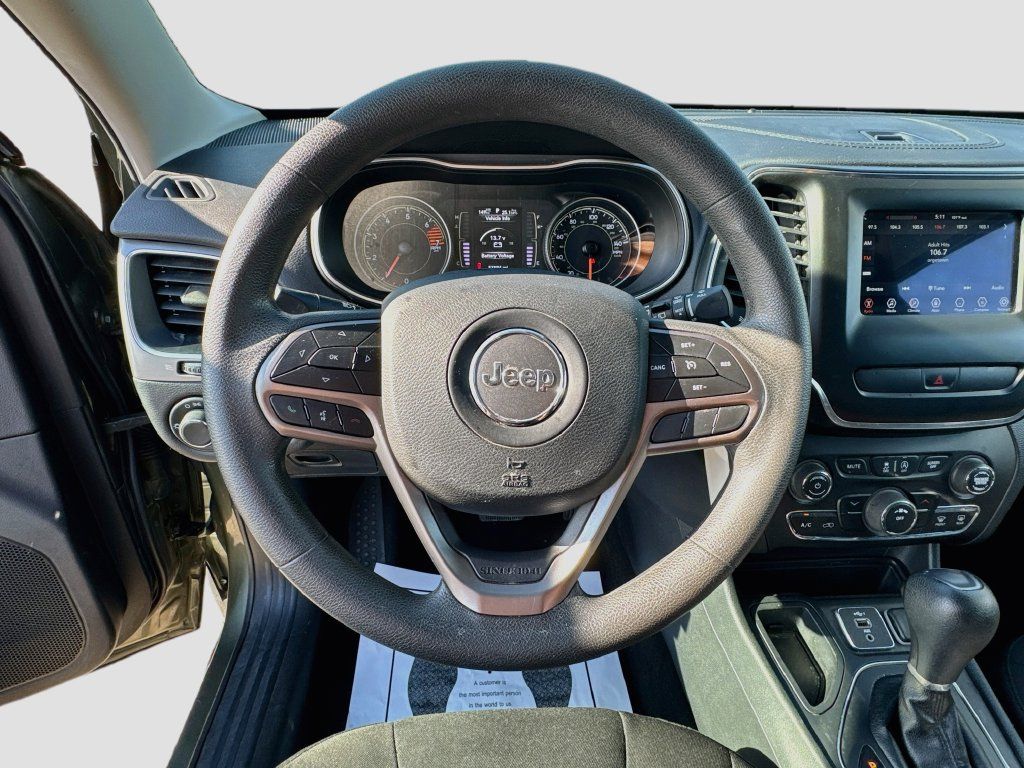 Used 2020 Jeep Cherokee Latitude FWD image 11