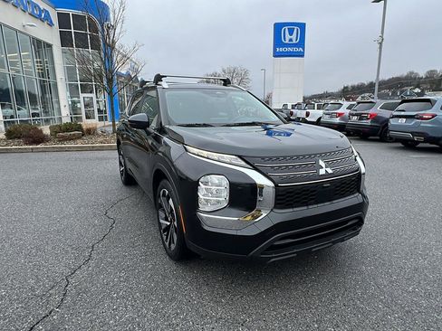 Used 2022 Mitsubishi Outlander ES image 2