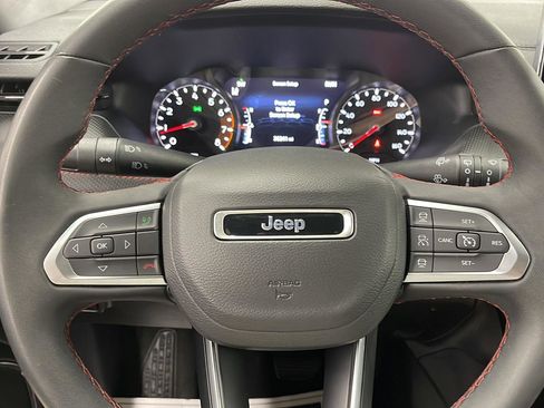Used 2025 Jeep Compass Trailhawk w/ Trailer Tow Group AWD/4WD image 12