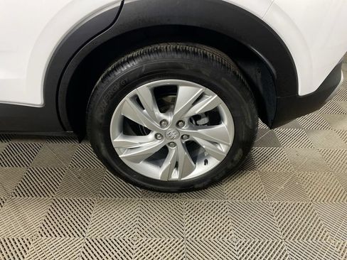 Certified 2024 Buick Encore GX Preferred w/ Comfort Package FWD image 10