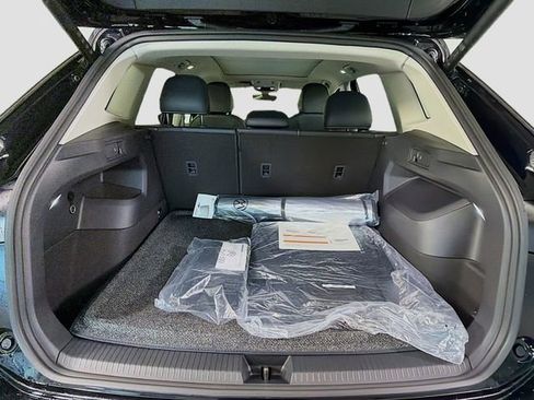 New 2026 Volkswagen Tiguan SE FWD image 25