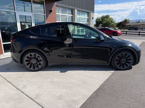 Used 2022 Tesla Model Y Performance AWD/4WD image 9