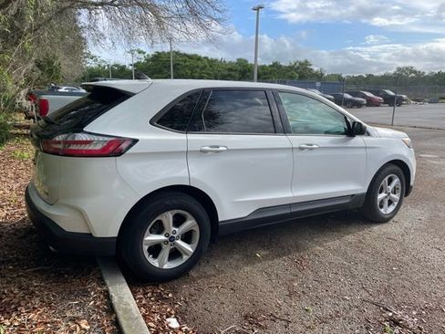 Used 2020 Ford Edge SE image 3