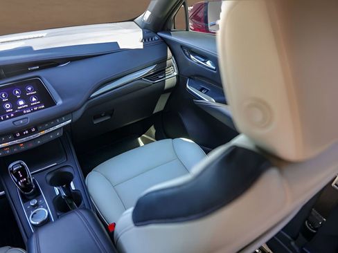 Used 2022 Cadillac XT4 Sport image 28