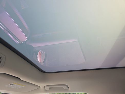 New 2025 Volkswagen ID. Buzz 1st Edition image 32