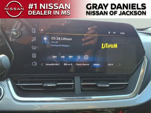 Used 2025 Chevrolet Trax LT w/ LT Convenience Package FWD image 16