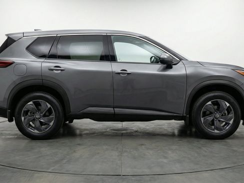 Used 2025 Nissan Rogue SV AWD/4WD image 11