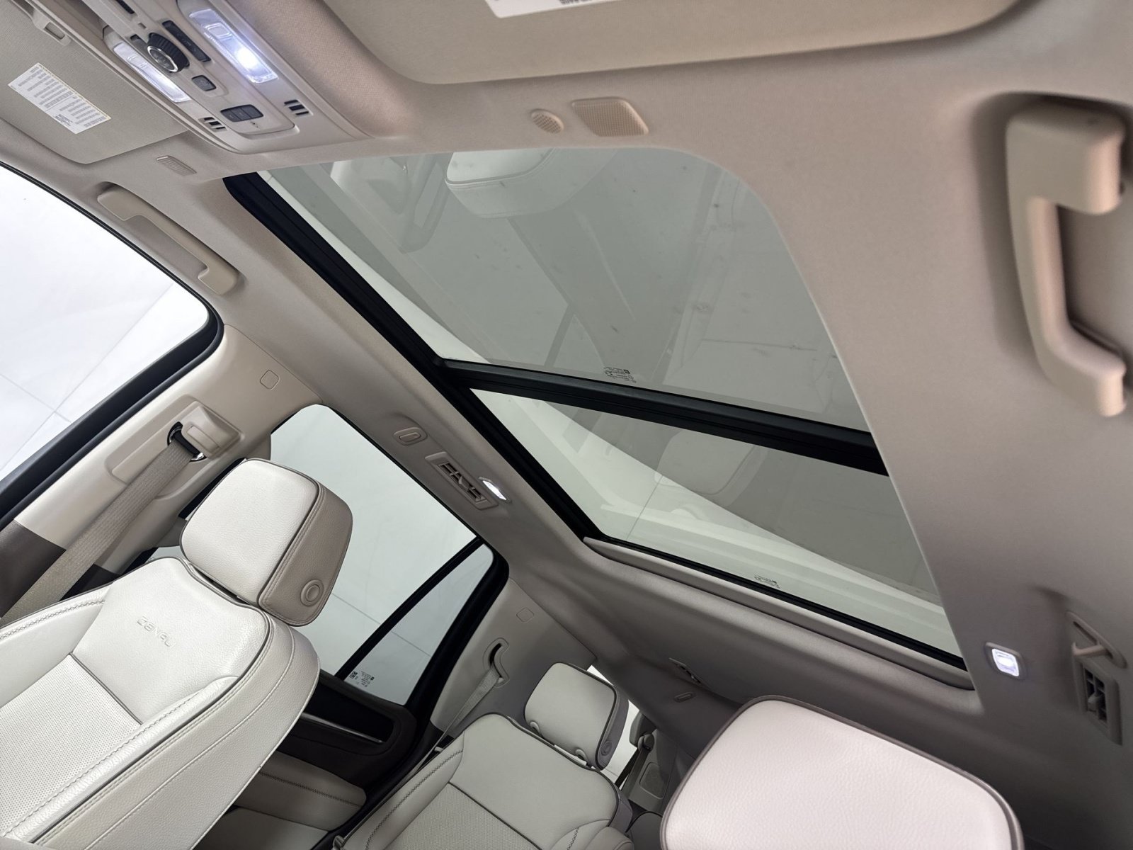 Used 2023 GMC Yukon Denali AWD/4WD image 24