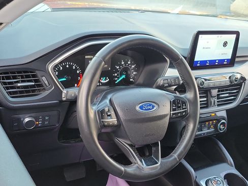 Used 2021 Ford Escape SE w/ SE Sport Appearance Package FWD image 9