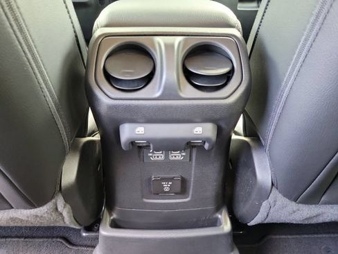 Used 2022 Jeep Wrangler Unlimited Sahara AWD/4WD image 18