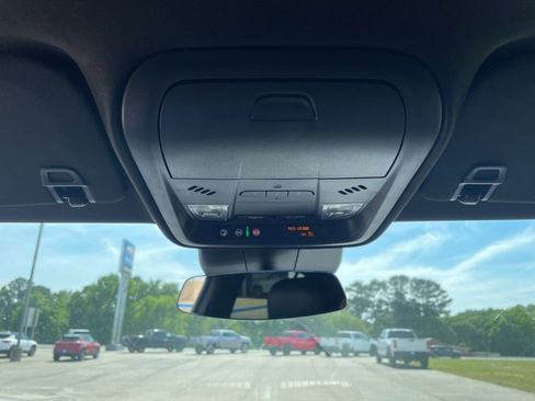 Used 2025 Cadillac XT4 Premium Luxury AWD/4WD image 19