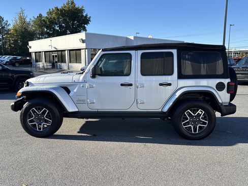 Used 2024 Jeep Wrangler Sahara w/ Technology Group image 4