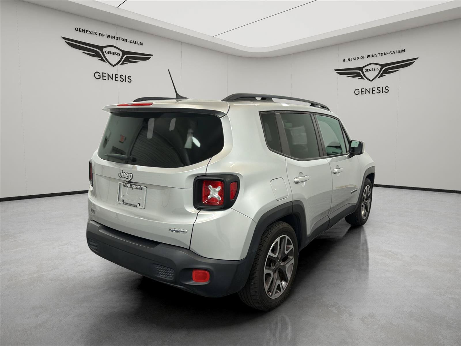 Used 2017 Jeep Renegade Latitude w/ Popular Equipment Group FWD image 5