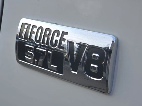 Used 2019 Toyota Tundra SR5 w/ SR5 Upgrade Package image 9