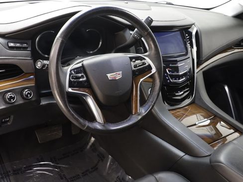 Used 2020 Cadillac Escalade Premium Luxury AWD/4WD image 7