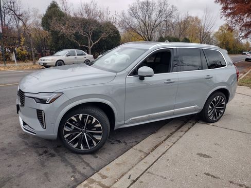 New 2026 Volvo XC90 B6 Plus w/ Protection Package Premier image 3