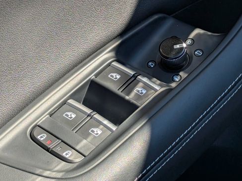 Used 2024 Audi Q8 Prestige image 18