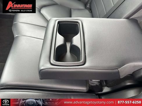 Used 2024 Toyota Highlander XLE AWD/4WD image 16