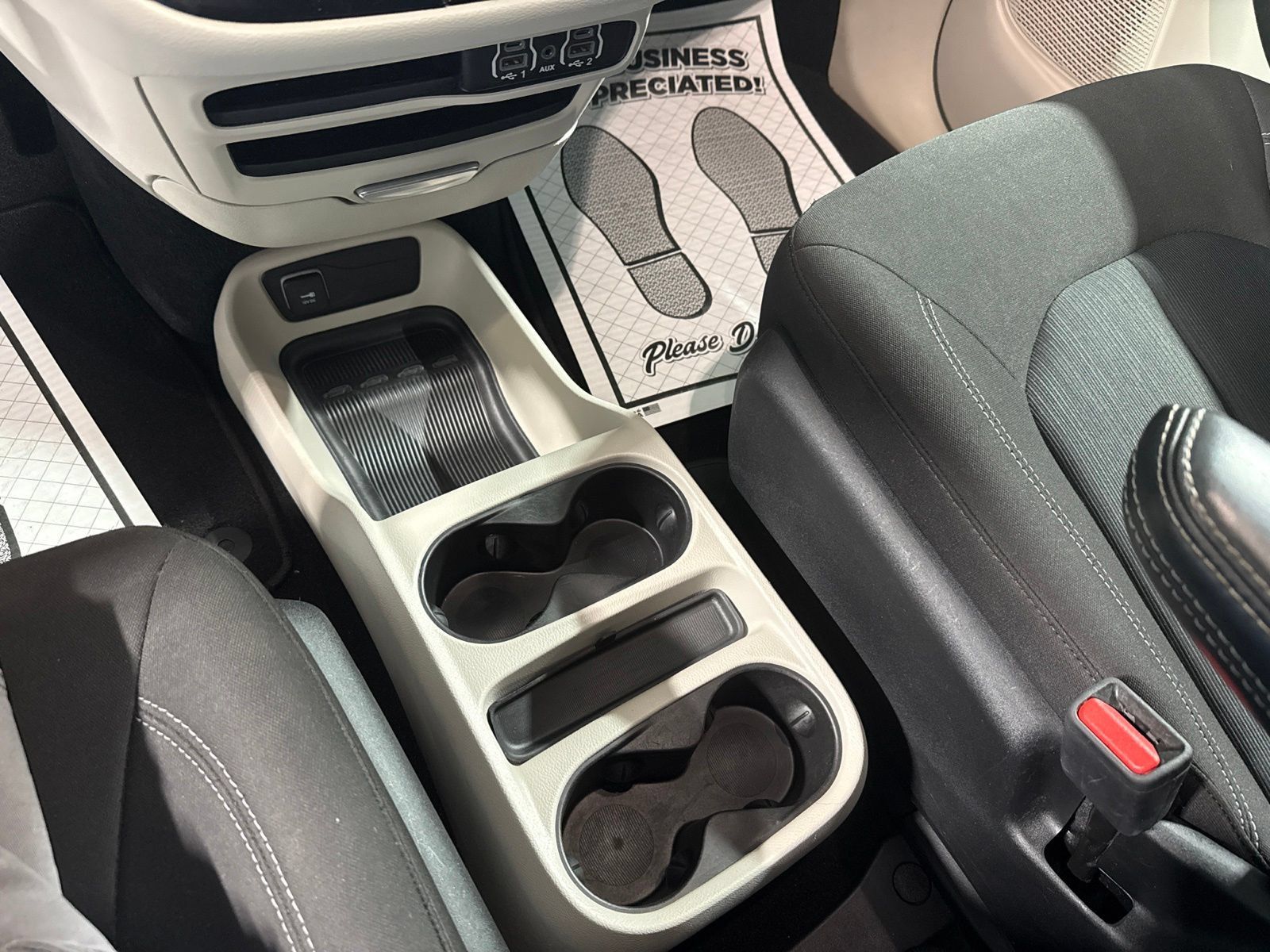 Used 2023 Chrysler Voyager LX FWD image 36