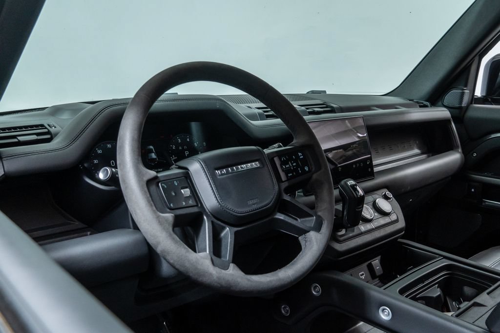 Used 2023 Land Rover Defender 110 V8 AWD/4WD image 4