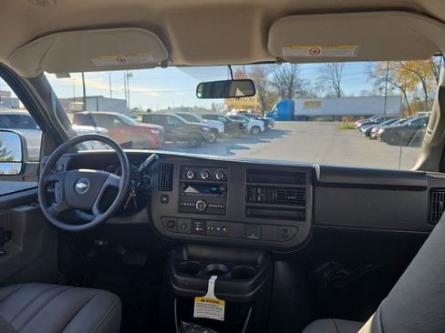 New 2025 Chevrolet Express 3500 image 15