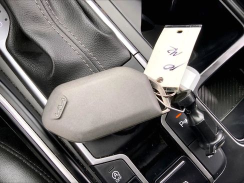 Used 2024 Kia Sorento S image 14