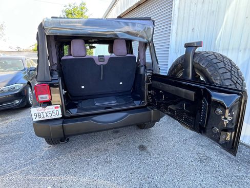 Used 2015 Jeep Wrangler Sport image 19
