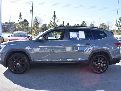 Used 2025 Volkswagen Atlas SE image 6