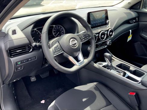 Used 2025 Nissan Sentra SV w/ All-Weather Package image 9