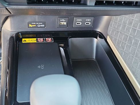 Used 2026 Toyota Camry XLE w/ Premium Plus Package image 31