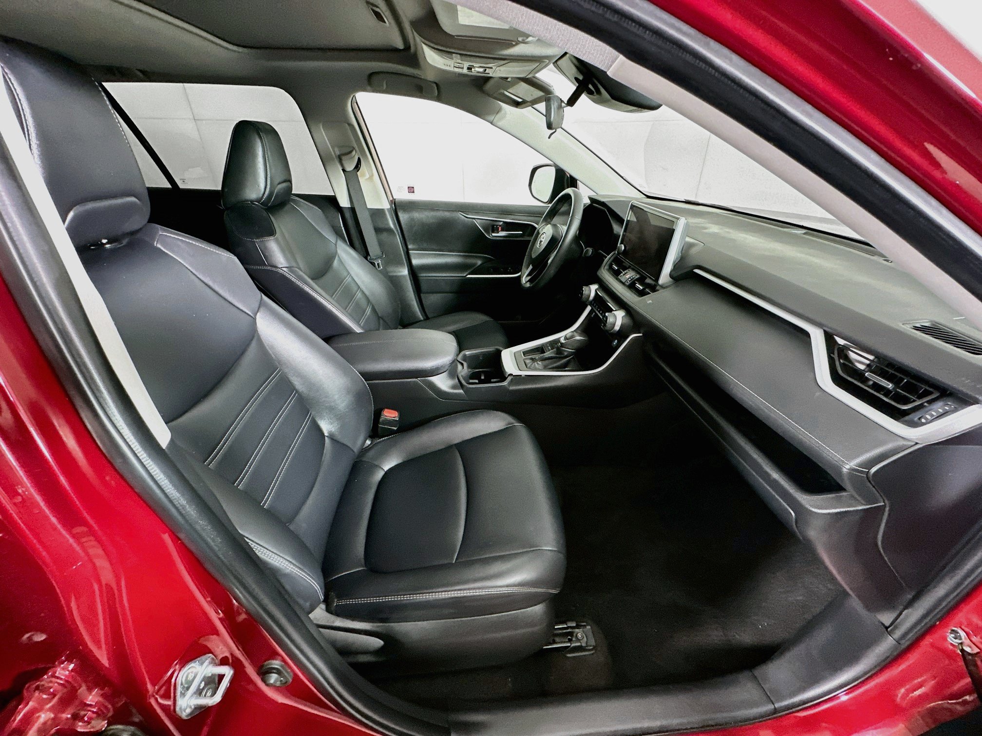 Used 2023 Toyota RAV4 XLE Premium FWD image 32