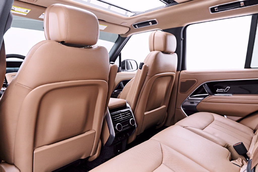 Used 2025 Land Rover Range Rover SE AWD/4WD image 40