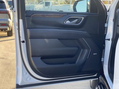 Used 2024 Chevrolet Suburban Premier image 21