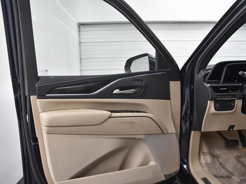 Used 2024 Cadillac Escalade ESV Premium Luxury image 8