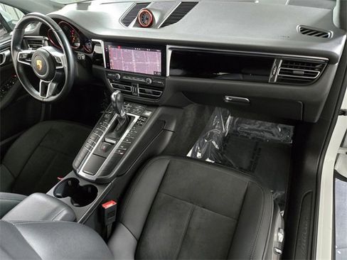 Used 2021 Porsche Macan image 24