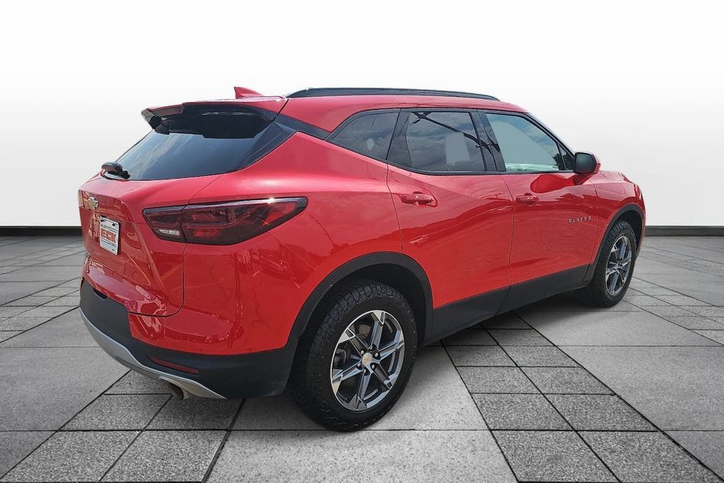 Used 2023 Chevrolet Blazer LT w/ Convenience Package FWD image 5