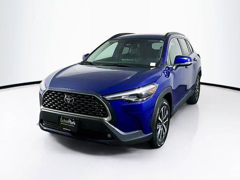 Used 2024 Toyota Corolla Cross XLE image 3