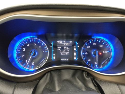 Used 2017 Chrysler Pacifica Touring-L FWD image 23