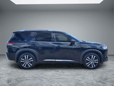 Used 2024 Nissan Pathfinder Platinum FWD image 8
