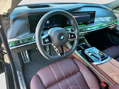 Used 2024 BMW 760i xDrive image 9