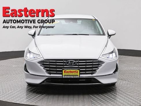 Used 2023 Hyundai Sonata SEL FWD image 2