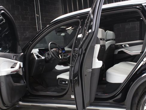 Used 2024 BMW X5 sDrive40i w/ Premium Package RWD image 25