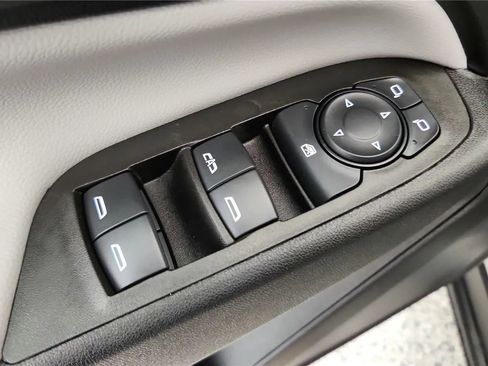 Used 2024 Chevrolet Equinox LS w/ LS Convenience Package FWD image 31