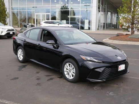 Used 2025 Toyota Camry LE image 2