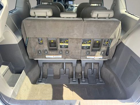 Used 2018 Toyota Sienna XLE w/ XLE Navigation Package AWD/4WD image 37